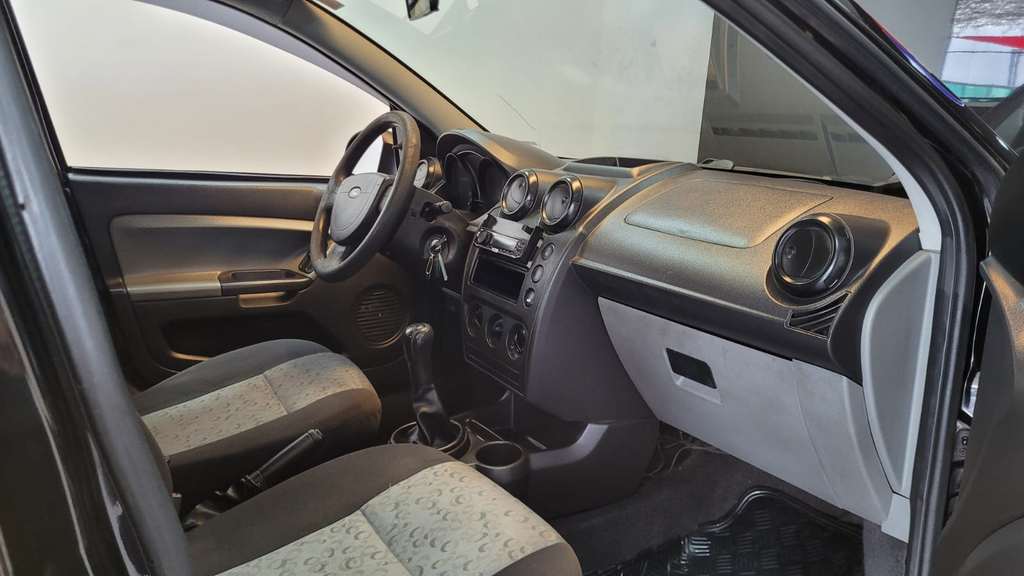 Ford Fiesta Hatch Preto
