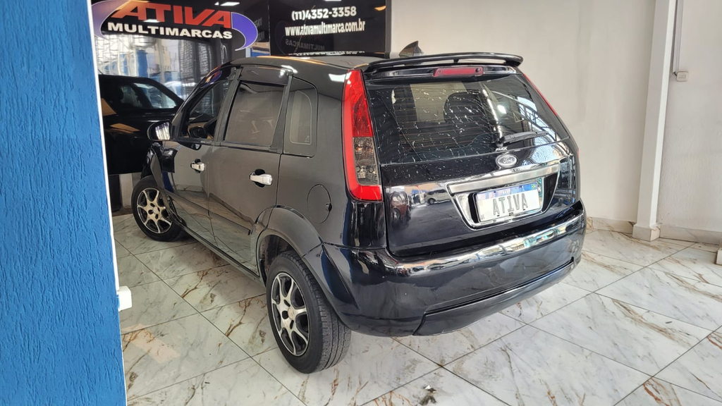 Ford Fiesta Hatch Preto