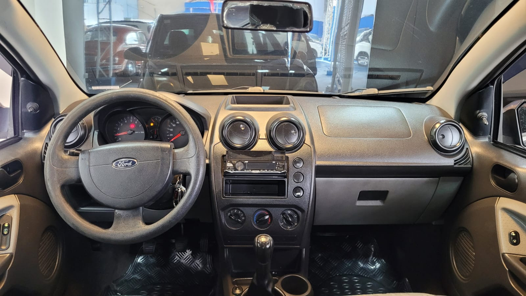 Ford Fiesta Hatch Preto