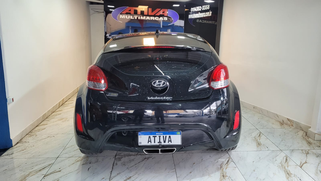 Hyundai Veloster Preto