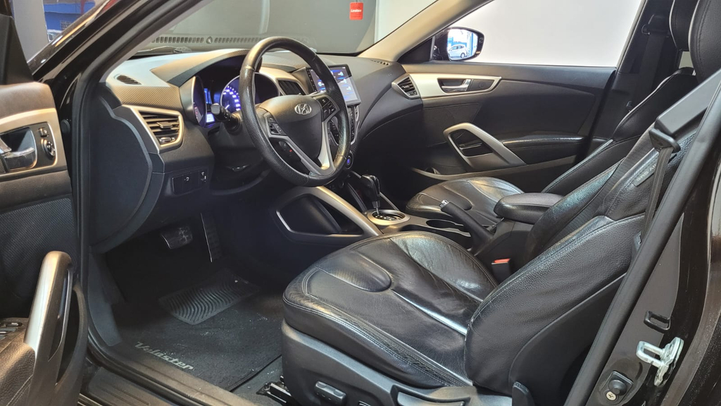 Hyundai Veloster Preto