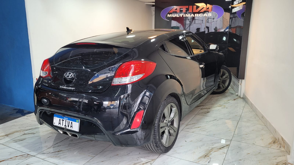 Hyundai Veloster Preto