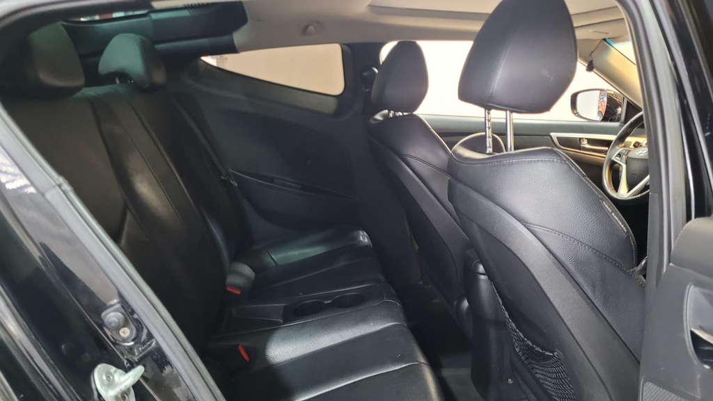 Hyundai Veloster Preto