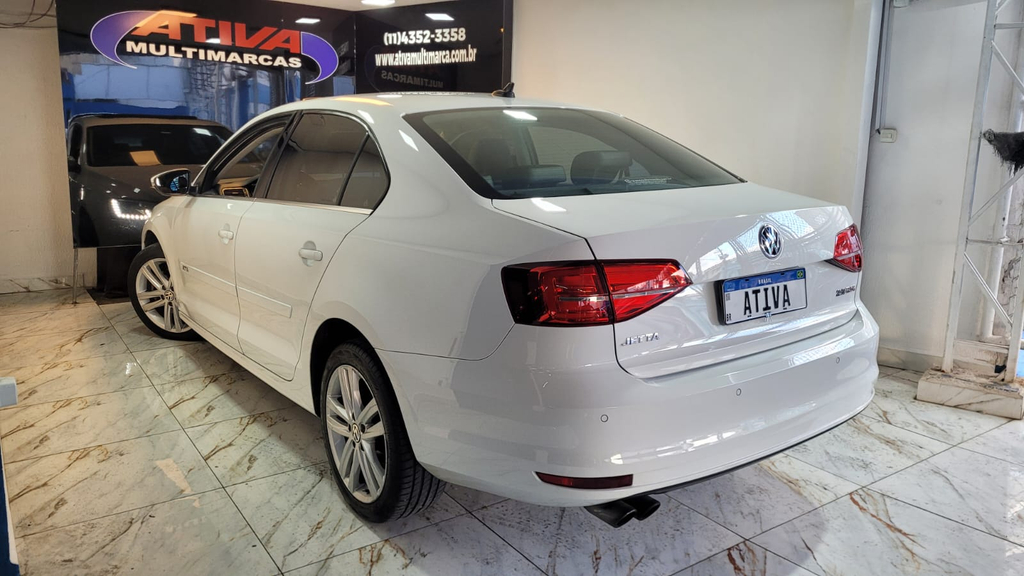 Volkswagen Jetta Branco