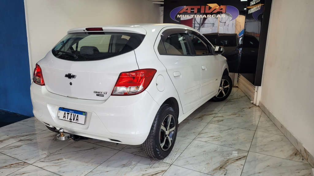 Chevrolet Onix Branco