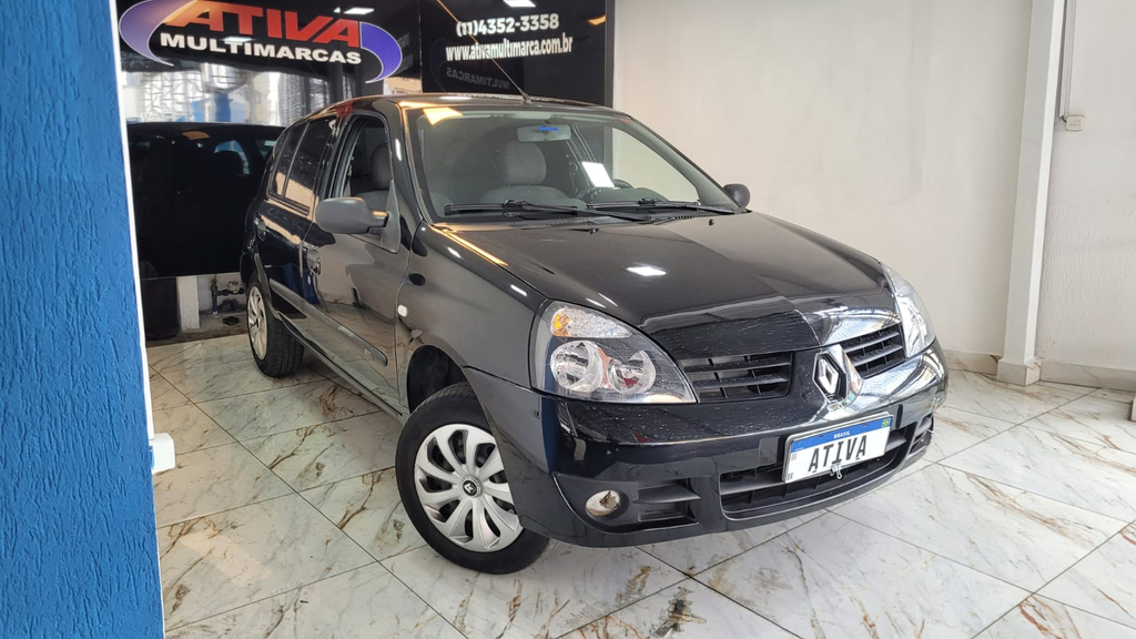 Renault Clio Preto