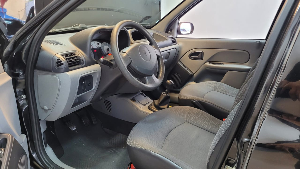 Renault Clio Preto