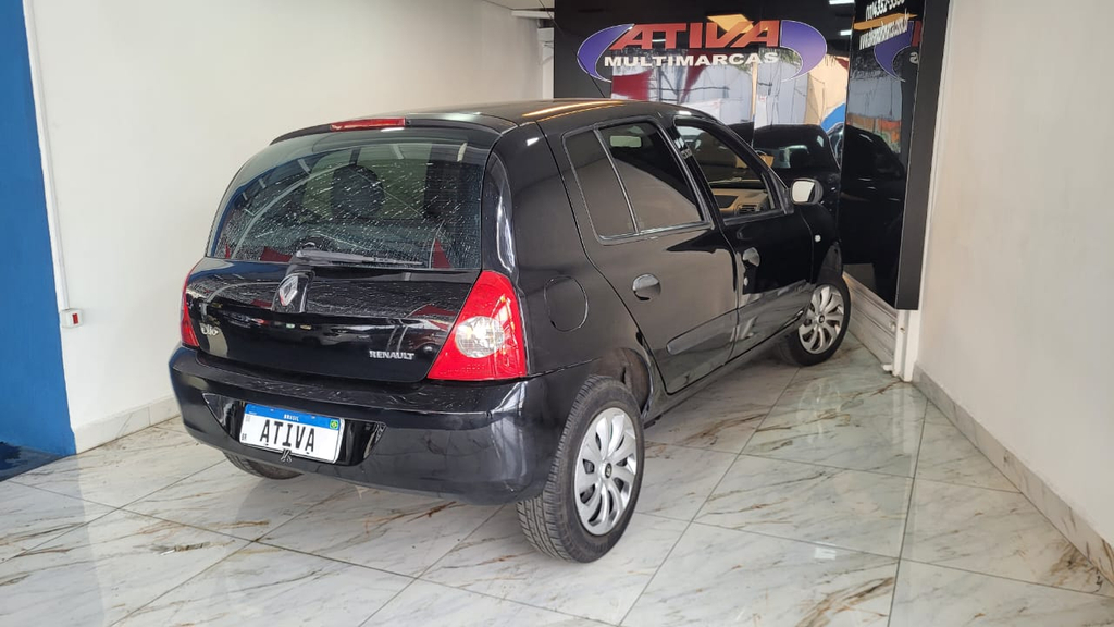 Renault Clio Preto