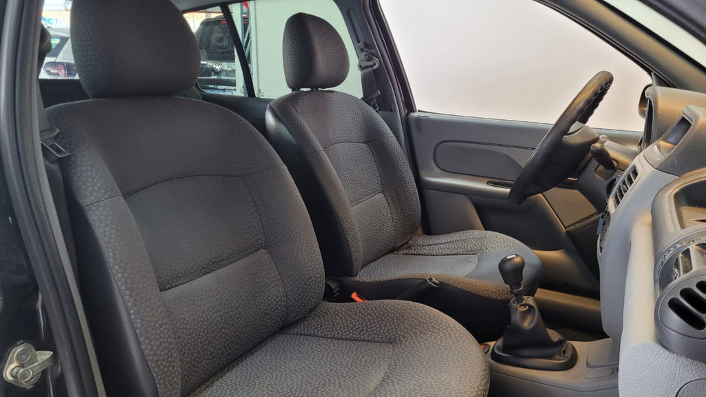 Renault Clio Preto
