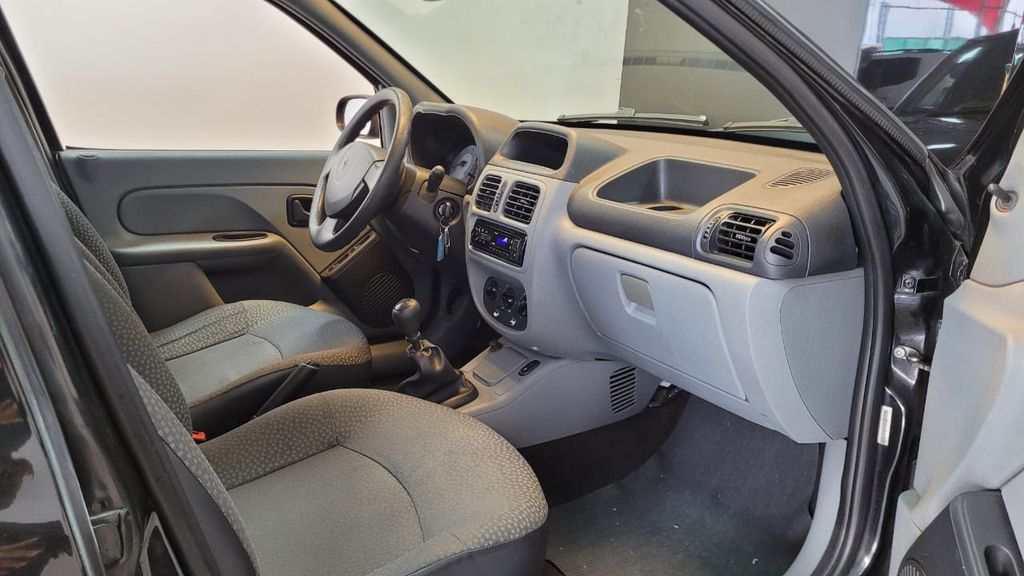 Renault Clio Preto