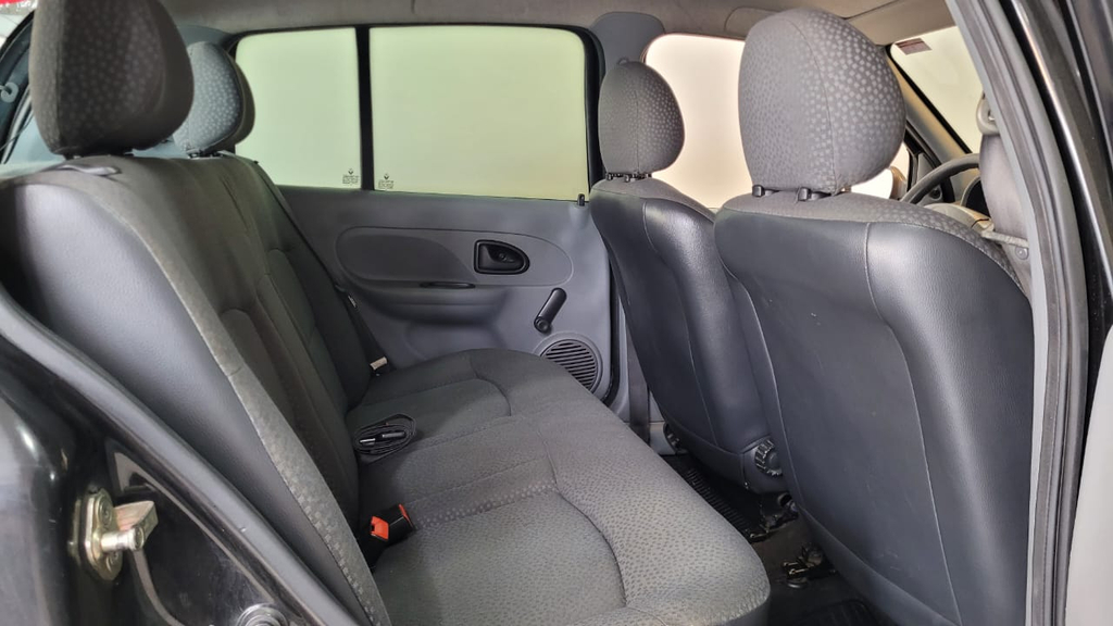 Renault Clio Preto