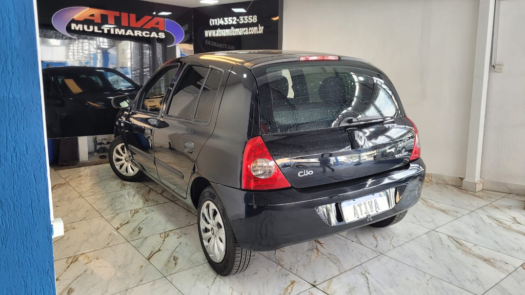 Renault Clio Preto