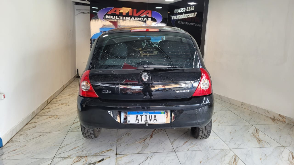 Renault Clio Preto