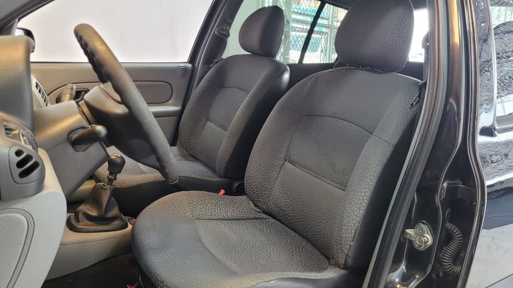 Renault Clio Preto