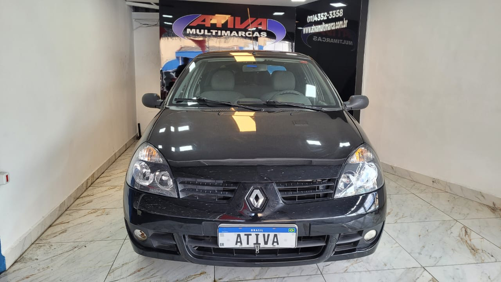 Renault Clio Preto
