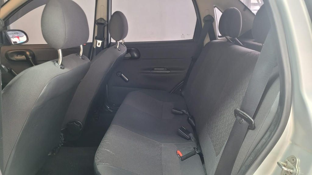 Chevrolet Classic Prata