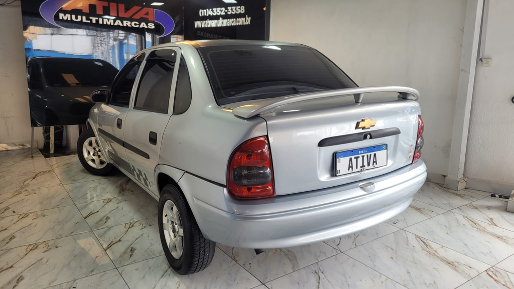 Chevrolet Classic Prata