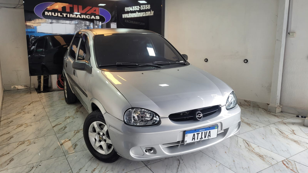 Chevrolet Classic Prata