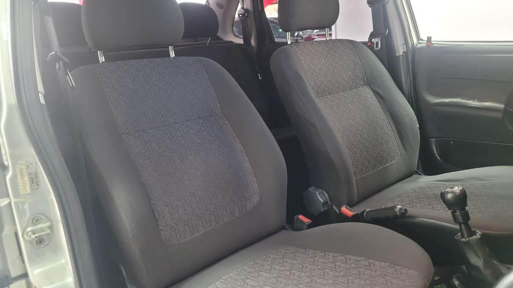 Chevrolet Classic Prata