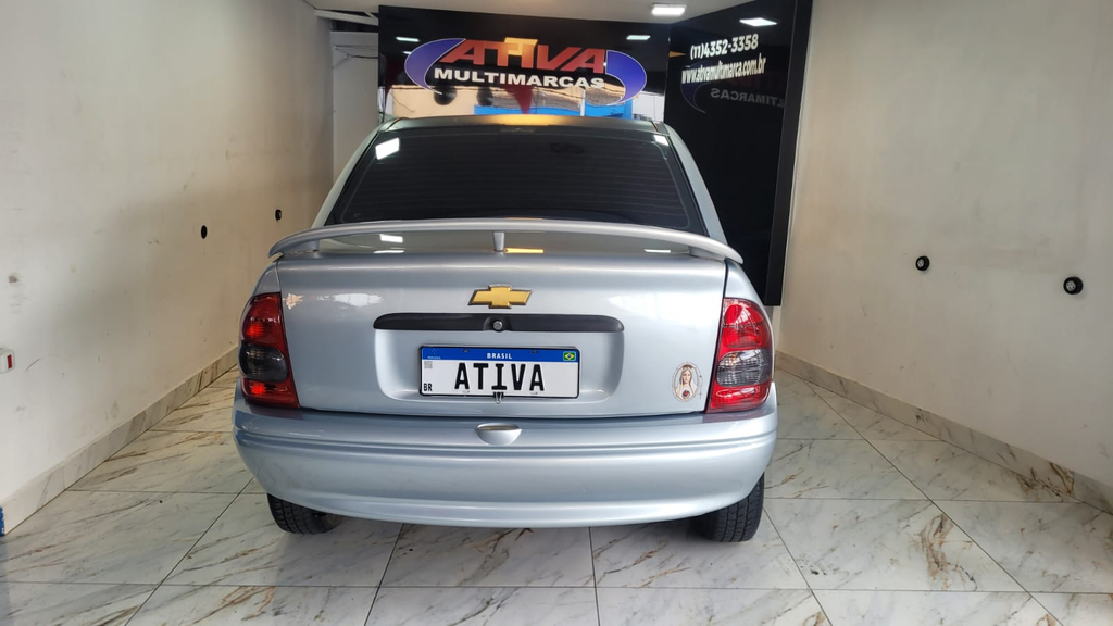 Chevrolet Classic Prata