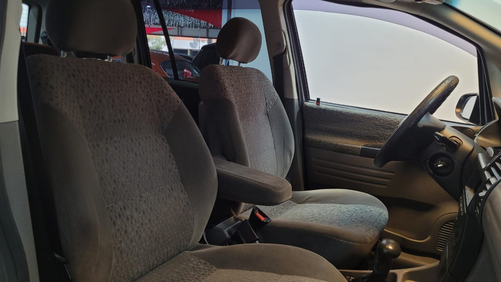 Chevrolet Zafira Cinza