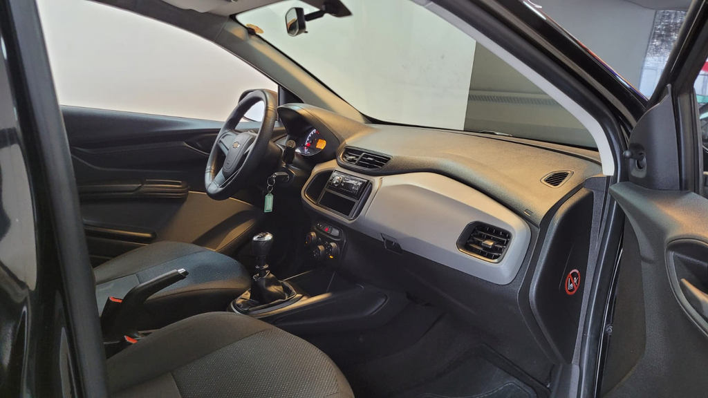 Chevrolet Onix Preto