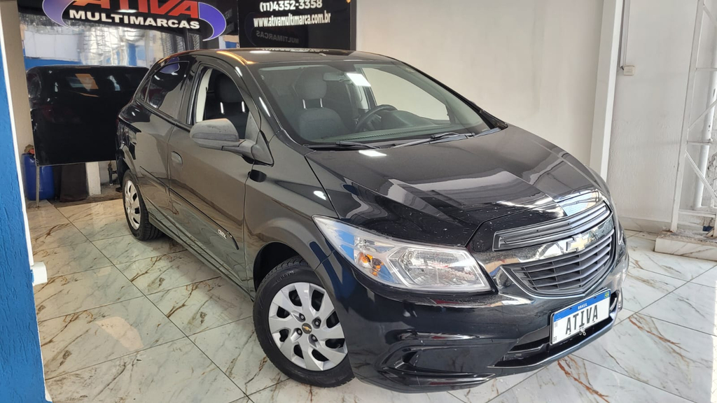 Chevrolet Onix Preto