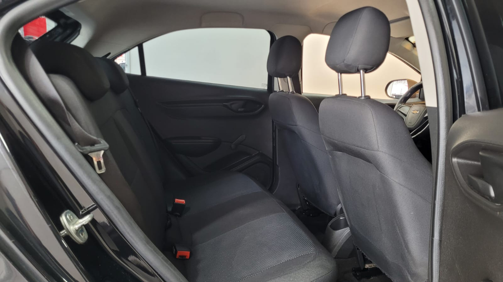 Chevrolet Onix Preto