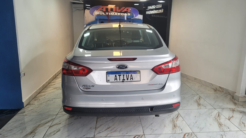 Ford Focus Sedan Prata