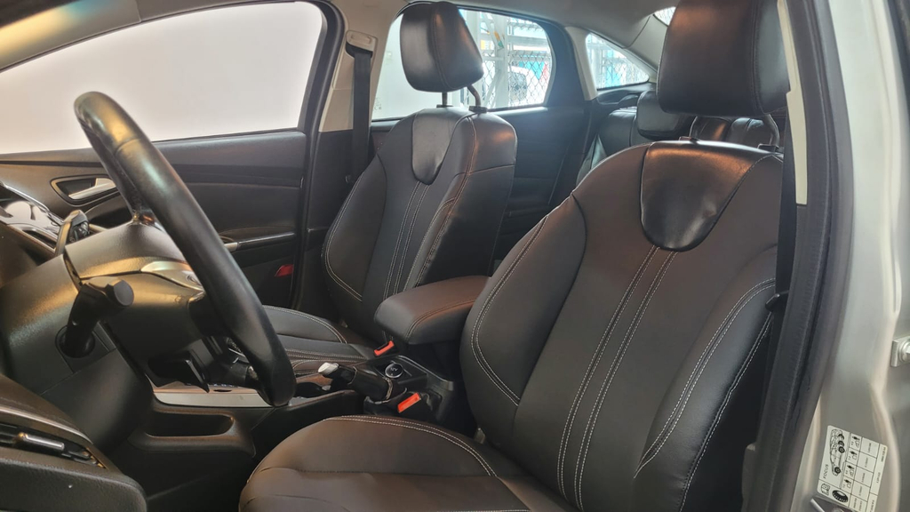 Ford Focus Sedan Prata