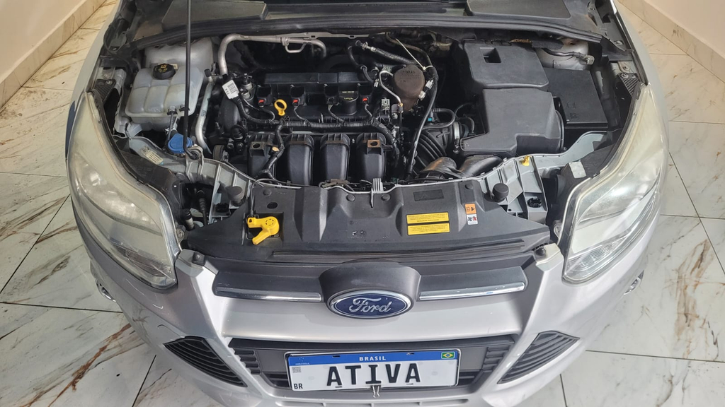 Ford Focus Sedan Prata