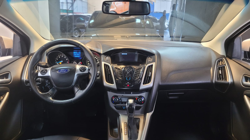 Ford Focus Sedan Prata