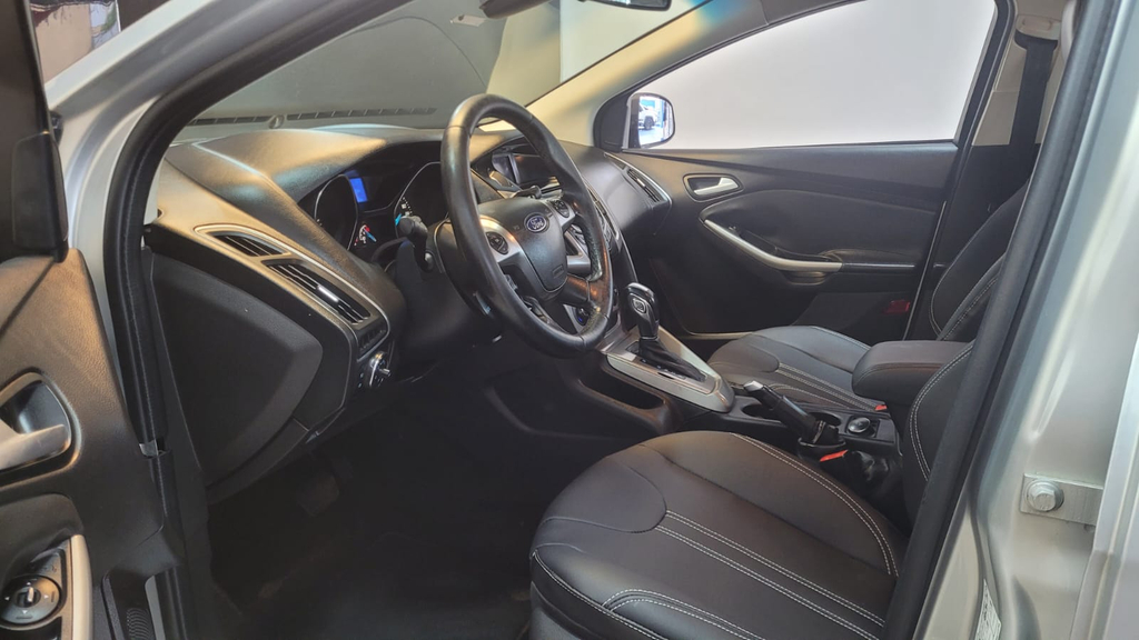 Ford Focus Sedan Prata