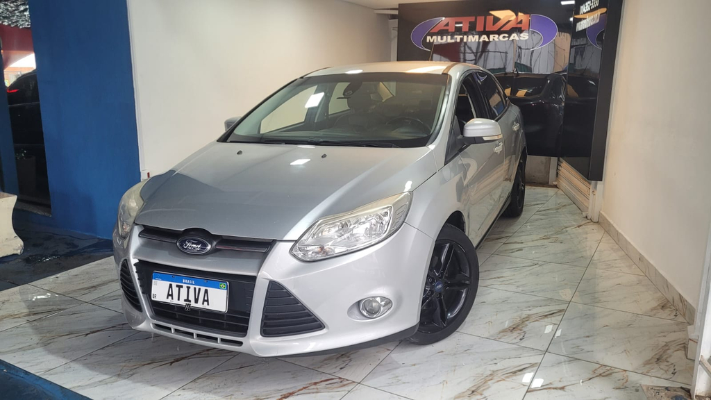 Ford Focus Sedan Prata