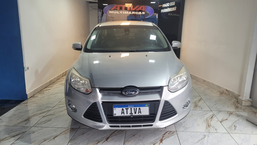 Ford Focus Sedan Prata