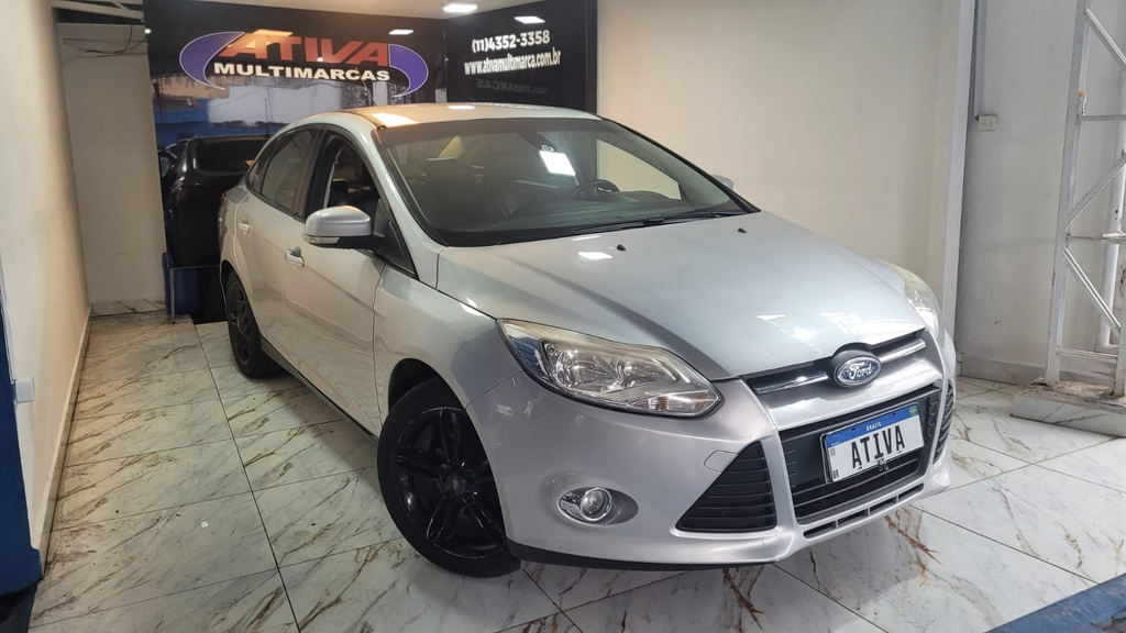 Ford Focus Sedan Prata