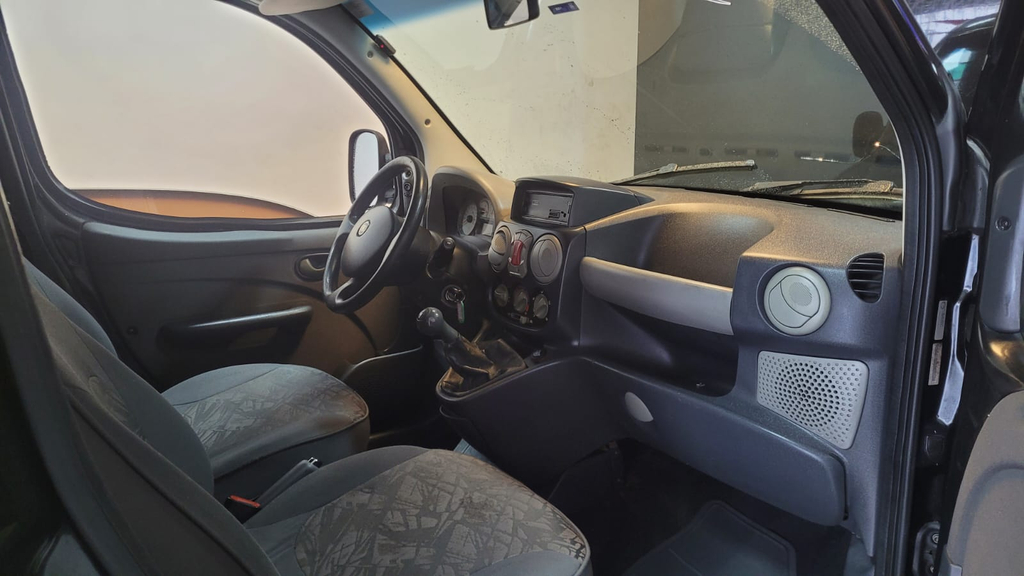 Fiat Doblò Preto