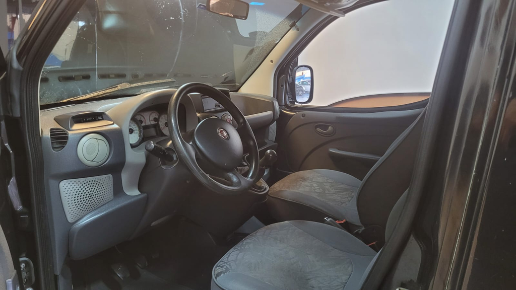 Fiat Doblò Preto