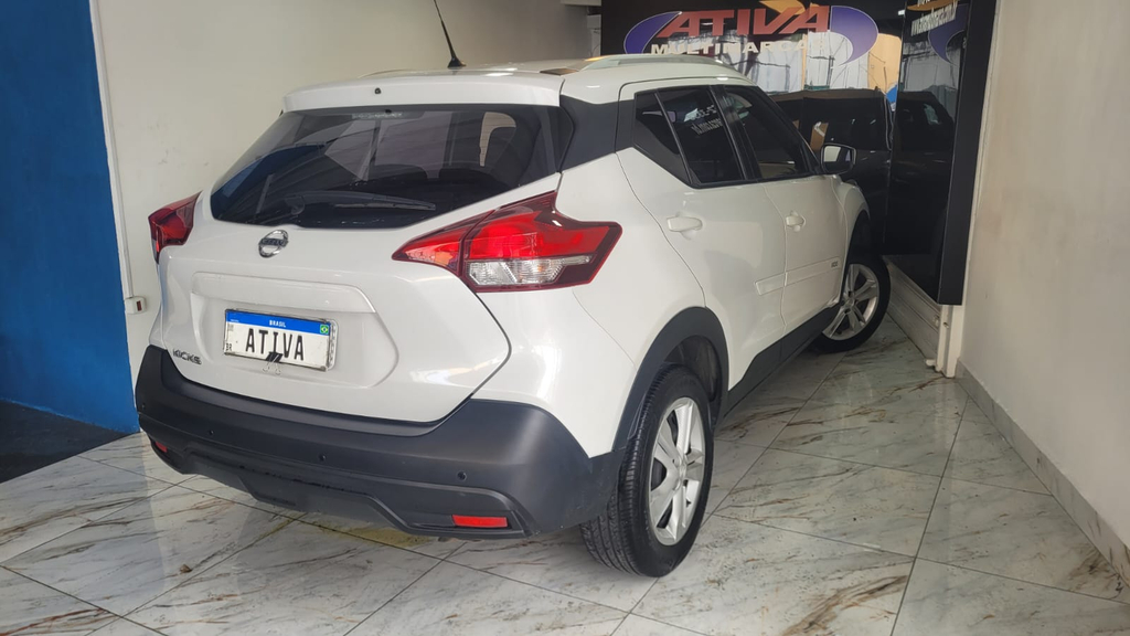 Nissan Kicks Branco