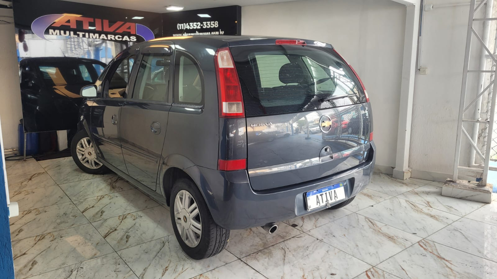 Chevrolet Meriva Cinza