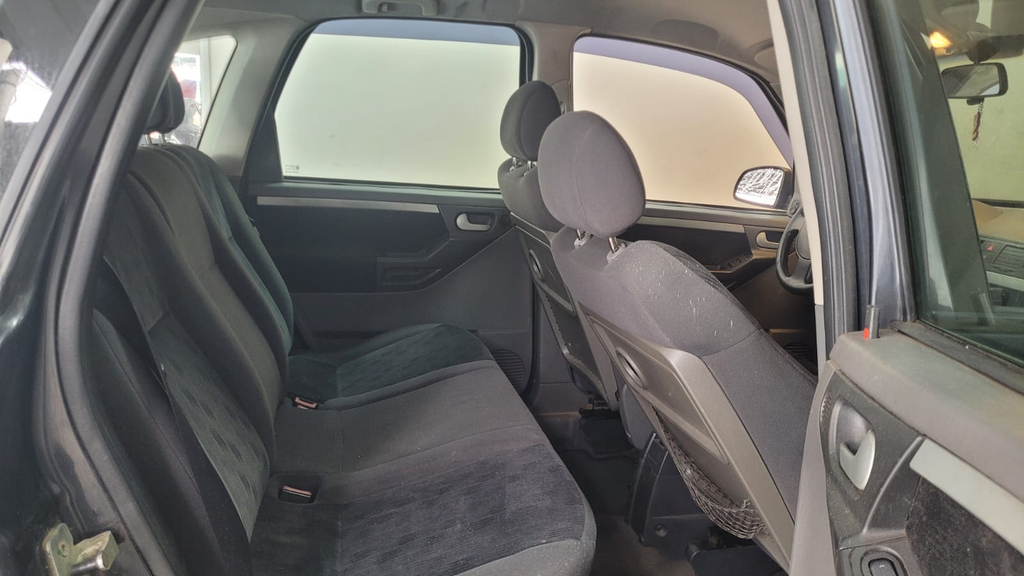 Chevrolet Meriva Cinza