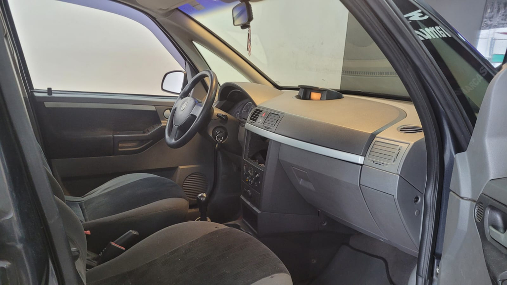 Chevrolet Meriva Cinza