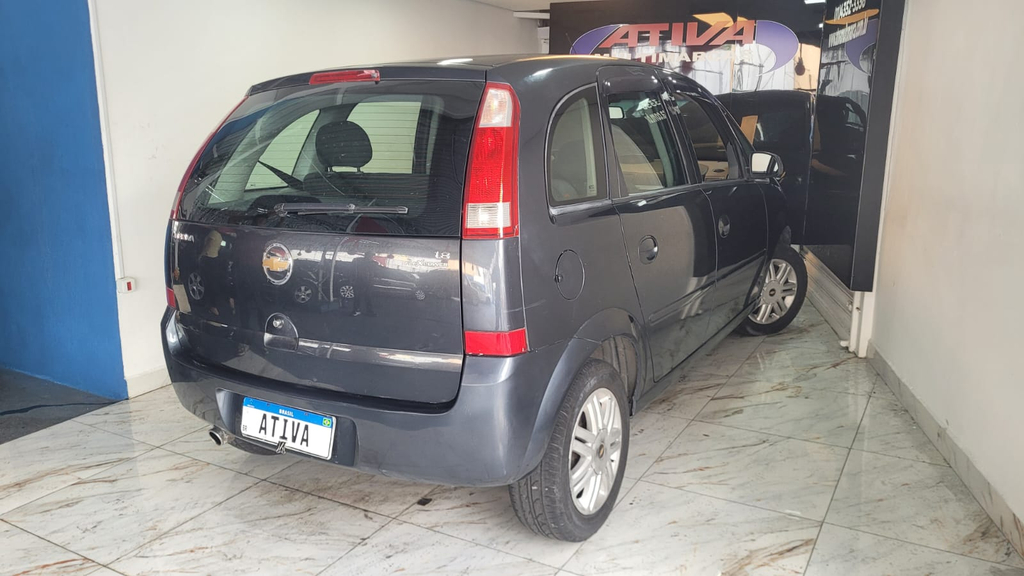 Chevrolet Meriva Cinza