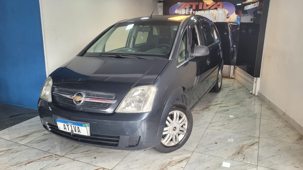 Chevrolet Meriva Cinza