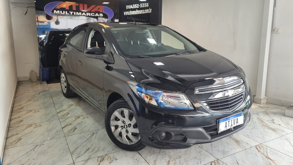 Chevrolet Onix Preto
