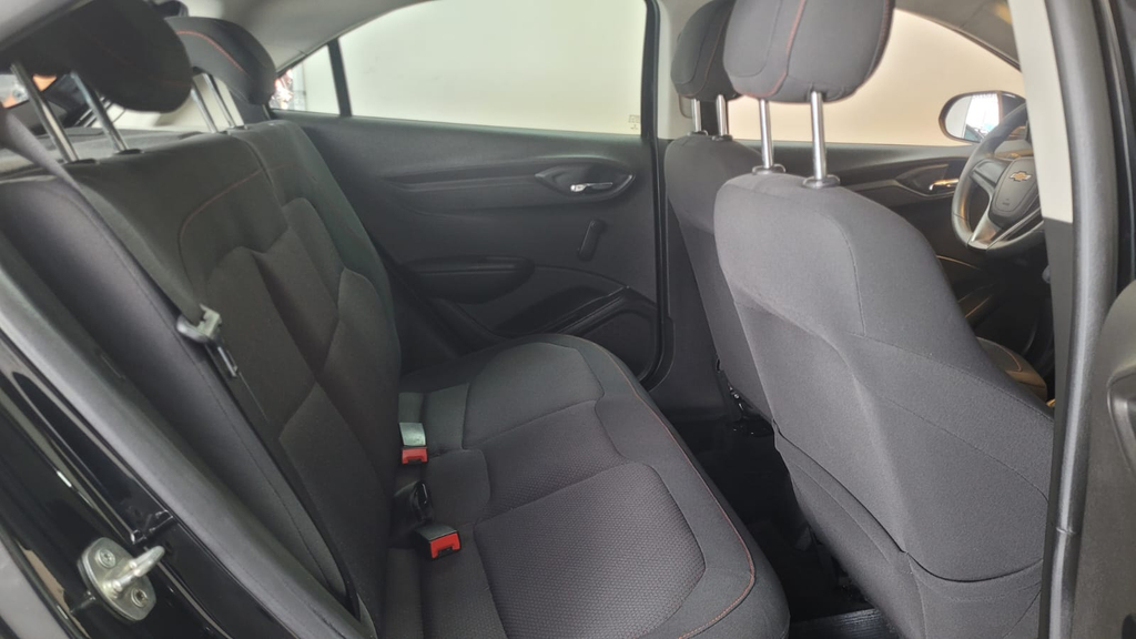 Chevrolet Onix Preto