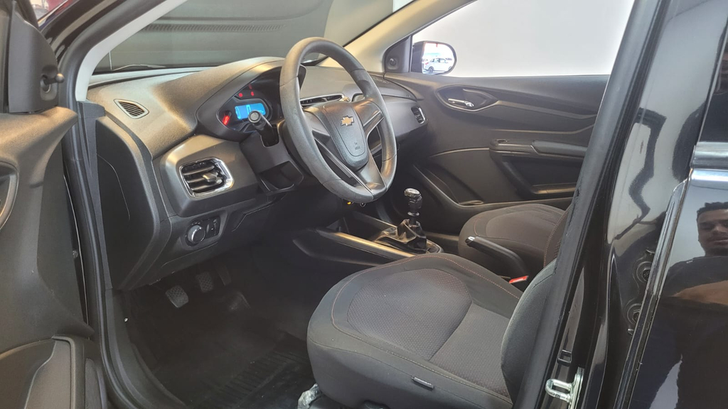 Chevrolet Onix Preto