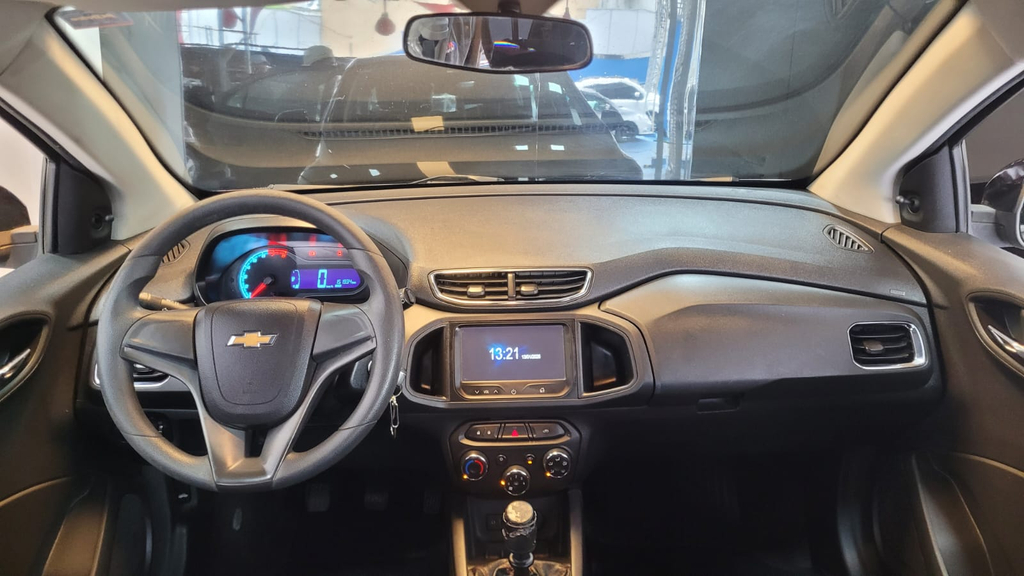 Chevrolet Onix Preto