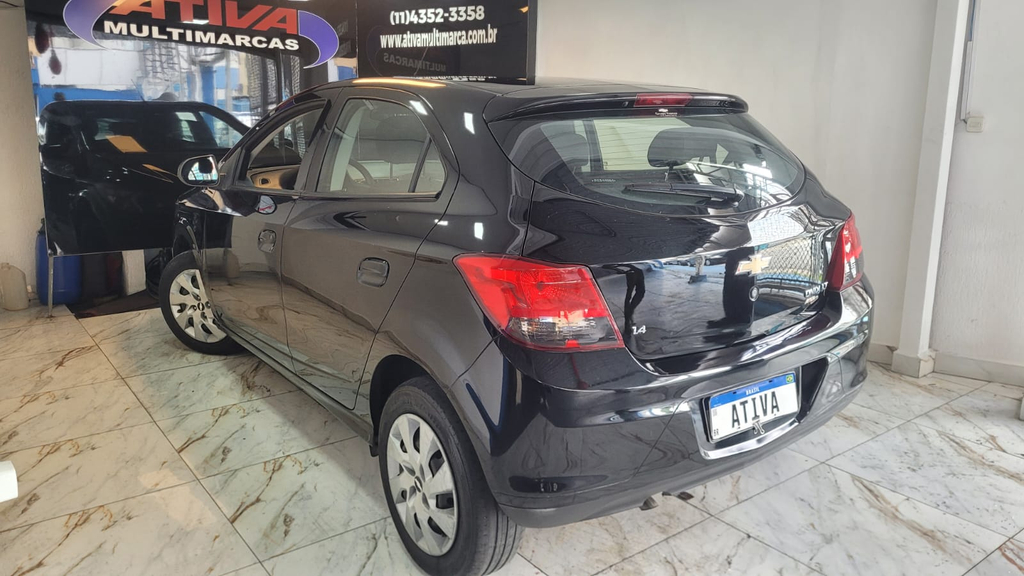 Chevrolet Onix Preto