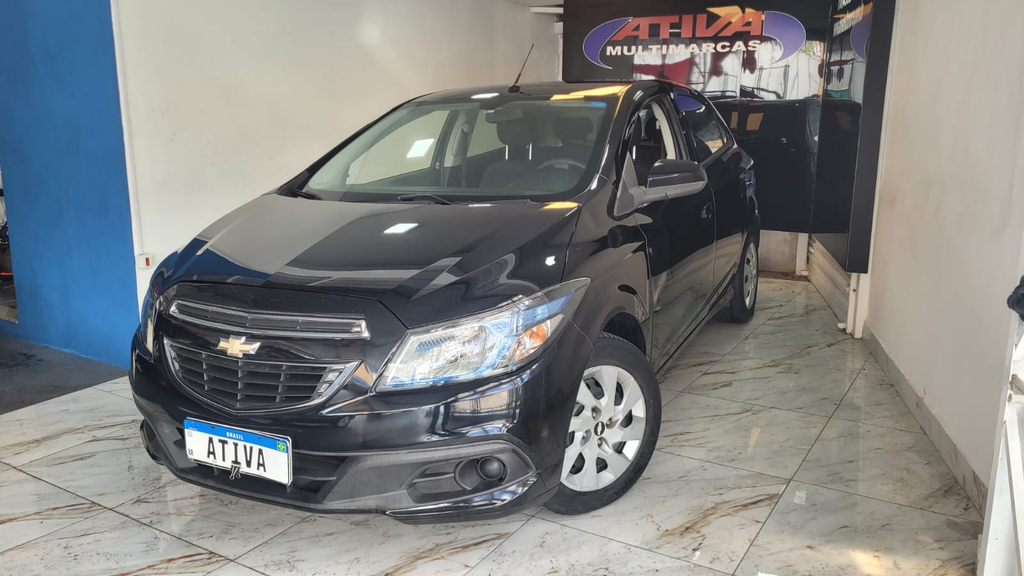Chevrolet Onix Preto